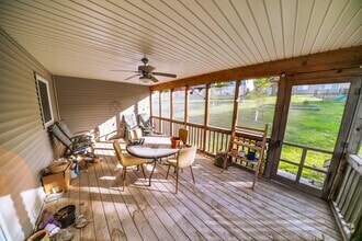 Building Photo - 868 McCollister Ct
