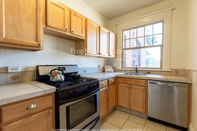 Building Photo - Live in the Heart of NW Portland! With Fre...