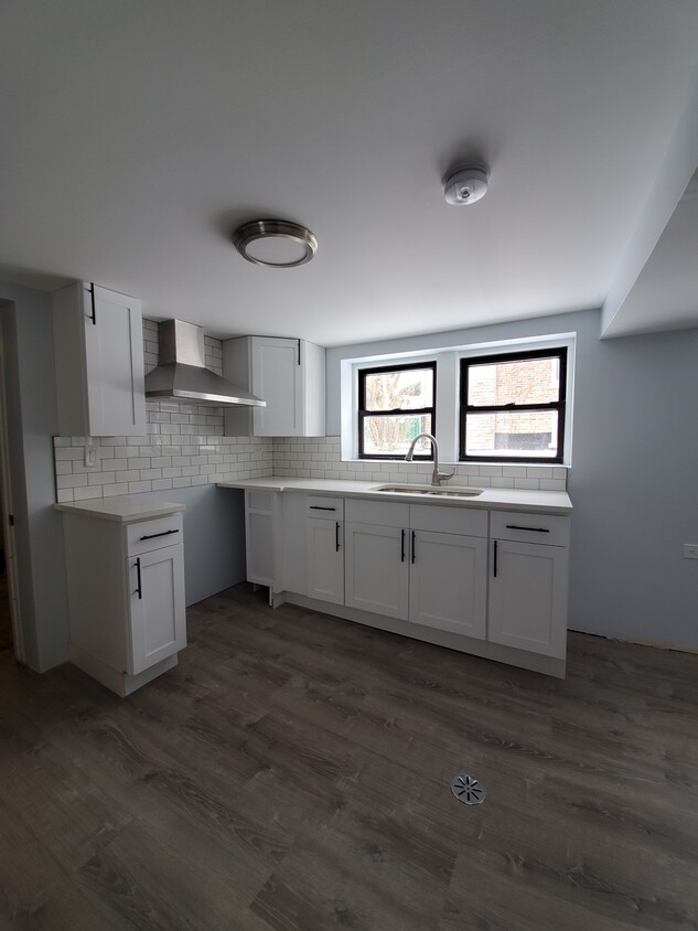 Primary Photo - 1231 Clinton Ave
