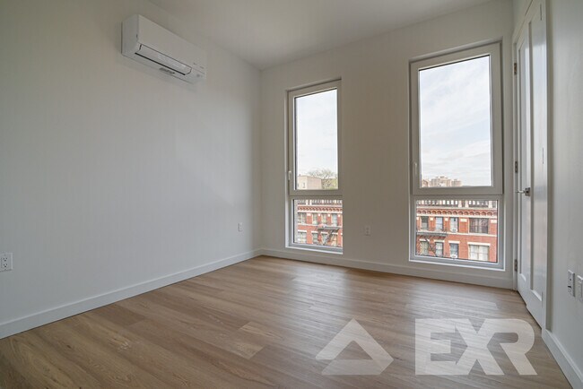 Foto del edificio - 100 Lenox Rd