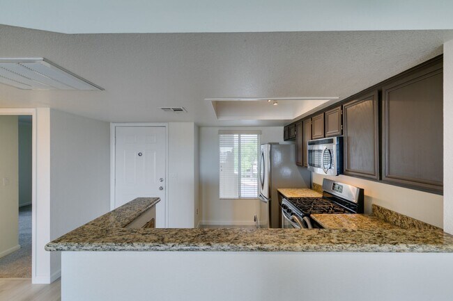 Foto del edificio - GORGEOUS 2 BEDROOMS UNIT*UPGRADED*TONS OF ...