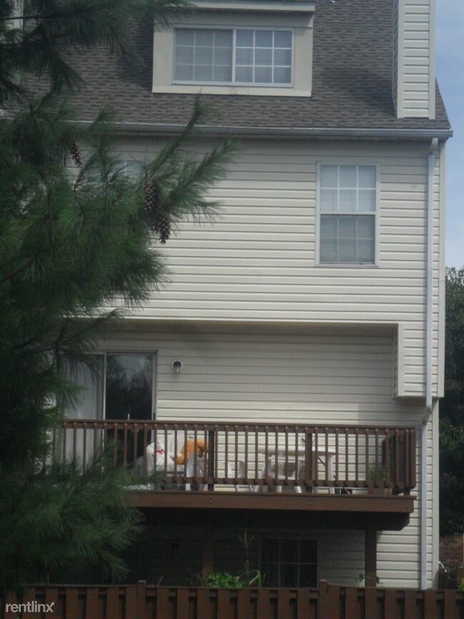 Building Photo - 1532 Stoney Beach Way