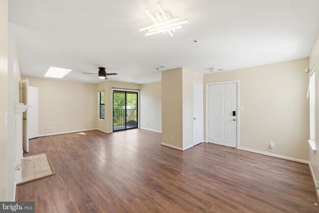 Building Photo - 13408 Shady Knoll Dr