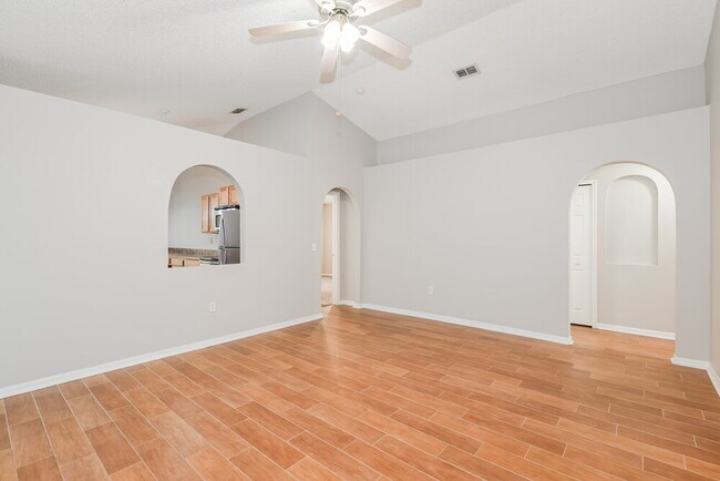 Foto del edificio - 8448 Oak Crossing Dr W