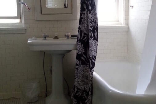 original refinished sinks+Tub - Elthan Place
