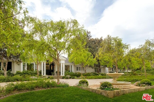 Building Photo - 2760 Sycamore Canyon Rd