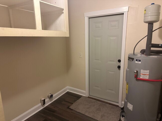 Foto del edificio - 215 Glenn Bryant Rd