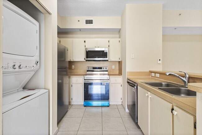 Building Photo - 7330 NW 114th Ave