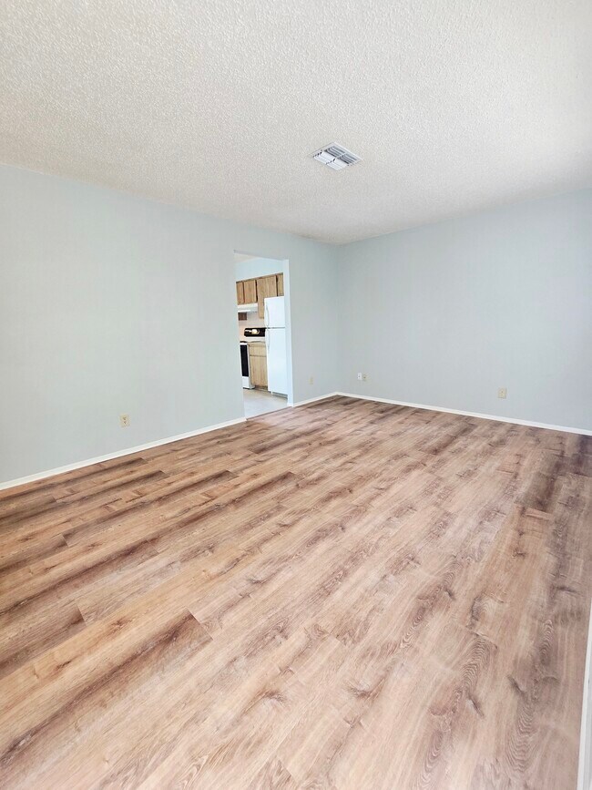 Foto del edificio - 7615 W Fern Pl