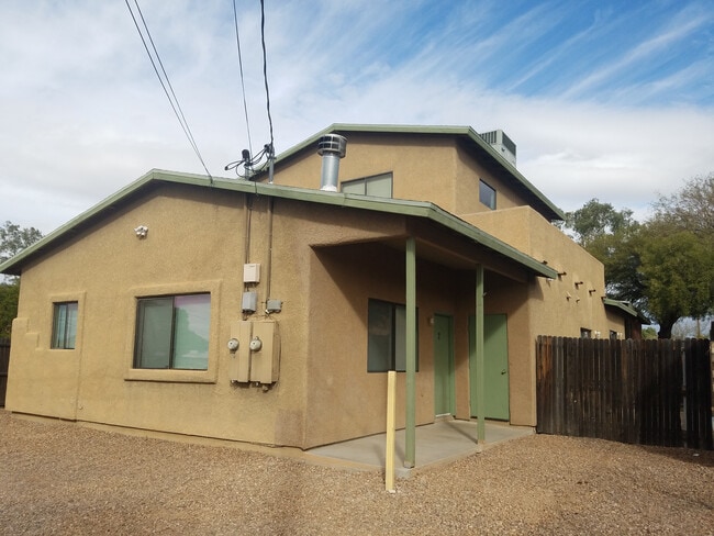 Building Photo - 842 E Lester St