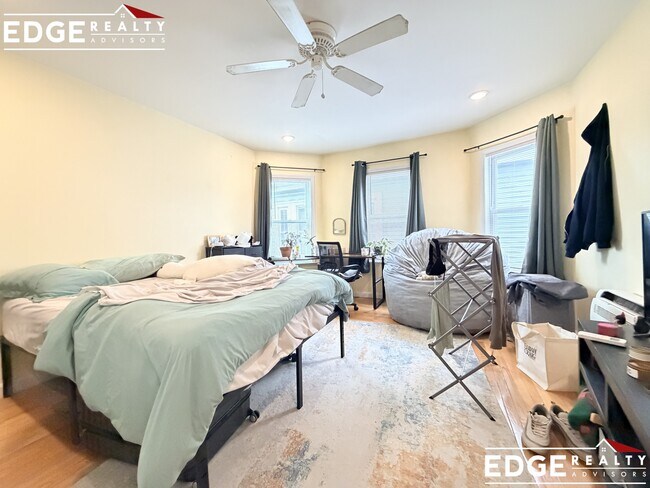 Foto del edificio - 5-7 Weitz St. Unit 2