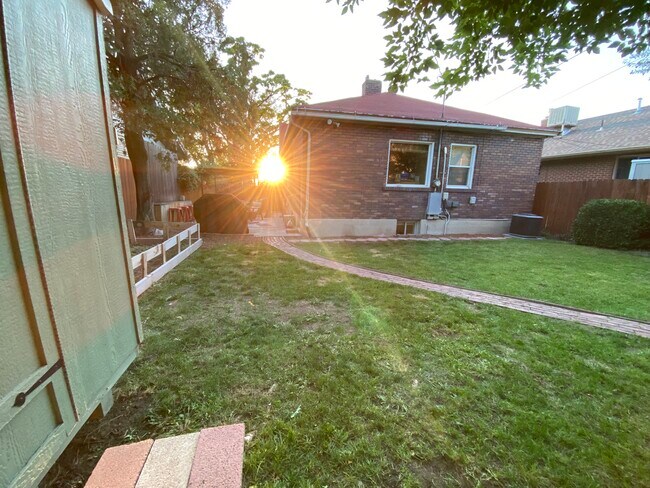 Building Photo - 2687 S Highland Dr