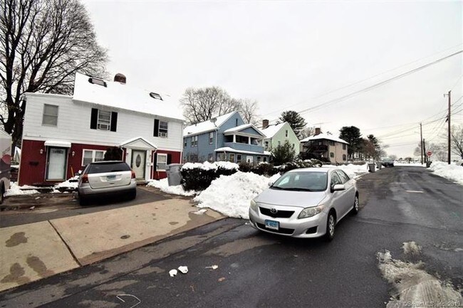 Building Photo - 11 Alder St