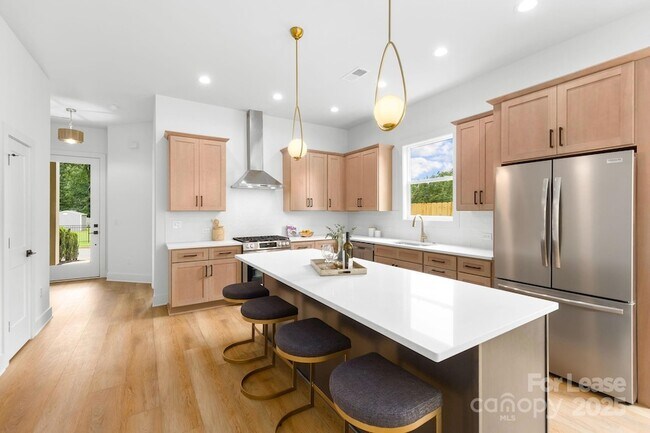 Foto del edificio - 2411 Pruitt St