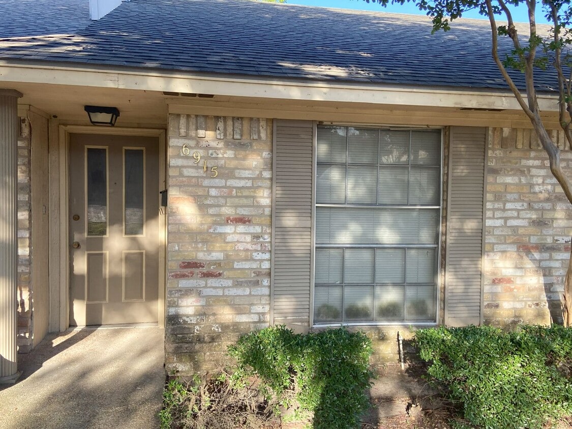 Primary Photo - 2-Bedroom Waco ISD Duplex!