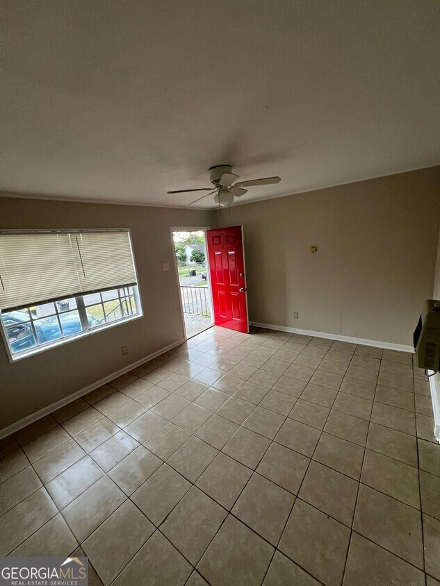 Foto principal - 105 E 11th St SE