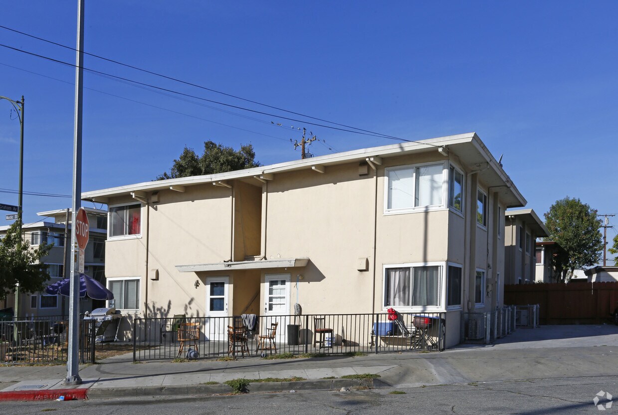 Primary Photo - 121-135 Graham Ave
