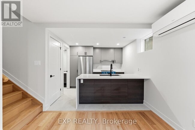 Building Photo - 514 Roosevelt Ave