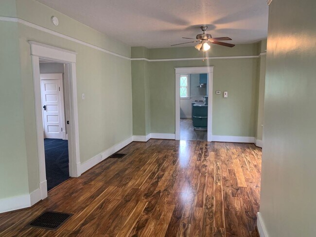 Foto del edificio - Two Bedroom Victorian Home For Rent in the Brooklyn Neighborhood!