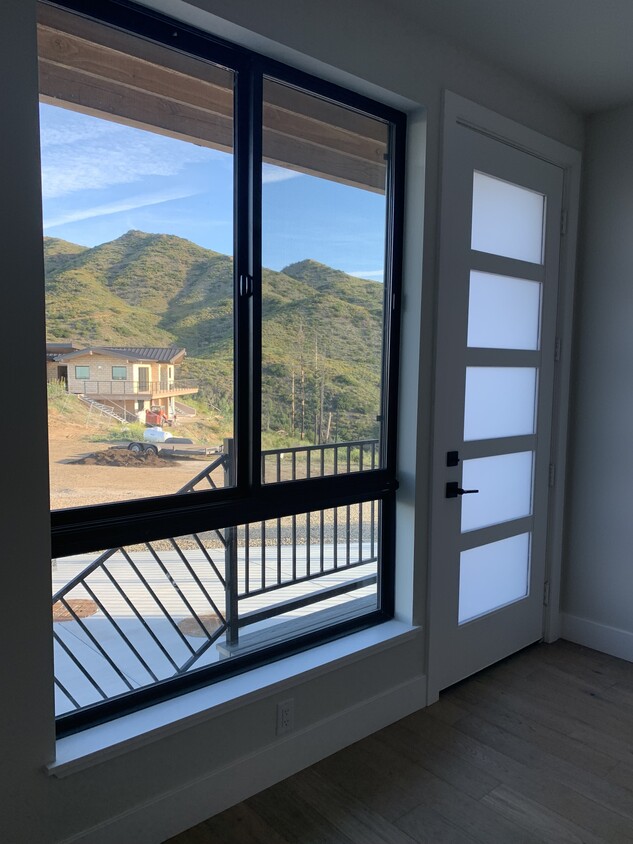 Foto principal - 33393 Mulholland Hwy