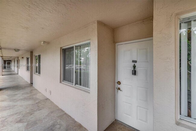 Foto del edificio - 7711 Trent Dr