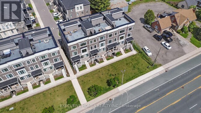 Building Photo - 383-383 Dundas St E