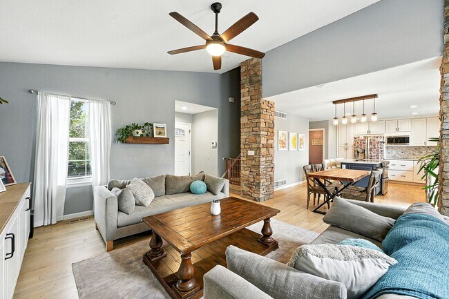 Foto del edificio - Great location near Light Rail N-Line