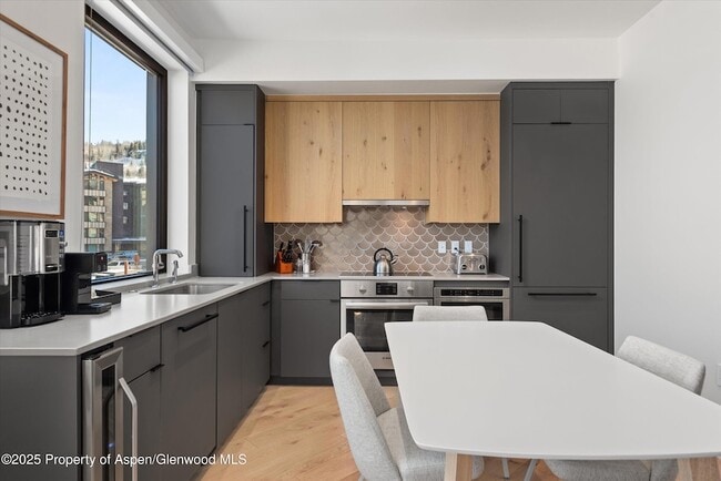 Foto del edificio - 119 Wood Rd