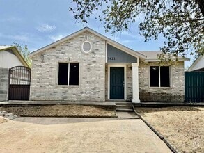 Building Photo - 1421 Reagan Dr