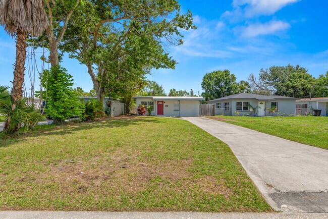 Building Photo - Home For Rent in St Petersburg!