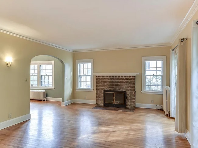 Building Photo - 2722 N Vincent Ave