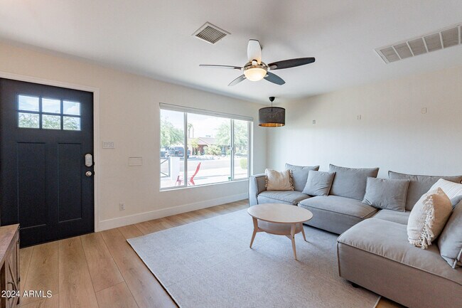 Foto del edificio - 8701 E Sheridan St