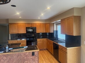 Building Photo - 5514 Saxon Ln