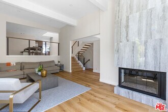 Building Photo - 1549 Palisades Dr