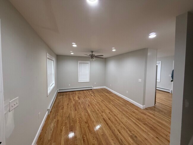 Foto del edificio - 944 Farmington Ave