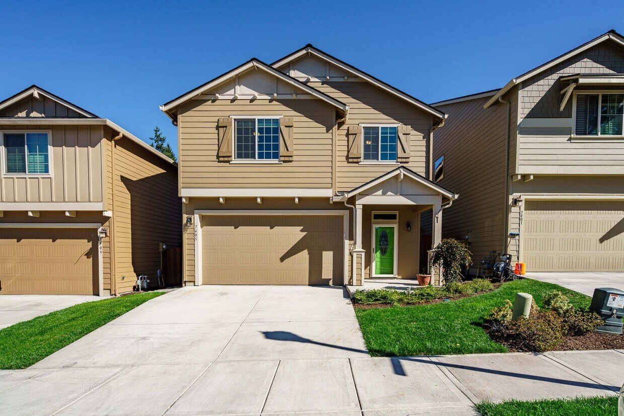 Foto principal - Beautiful 4 Bedroom 2.5 Bath Located in th...