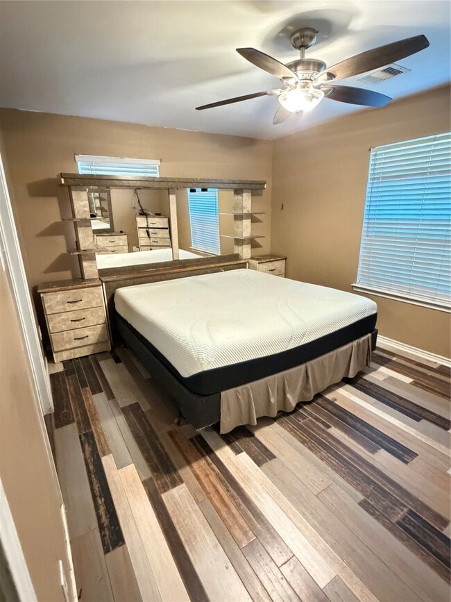 Building Photo - 8935 Lyndonnille Falls Ln