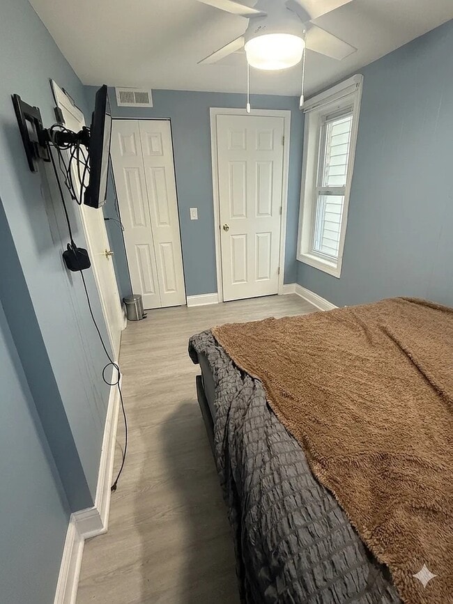 Foto del edificio - 1812 W Erie St