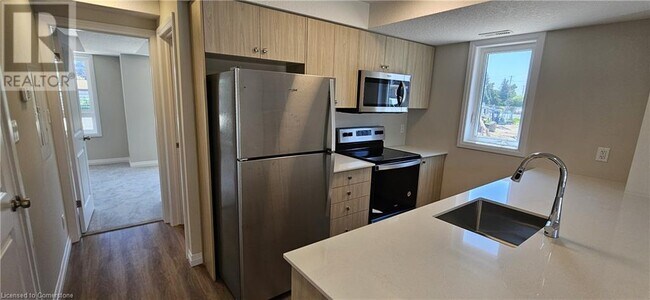 Building Photo - 410 Northfield Dr W