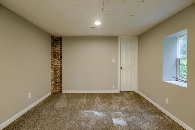 Building Photo - 1101 Bancroft St