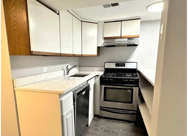 Foto del edificio - 2523 N California Ave