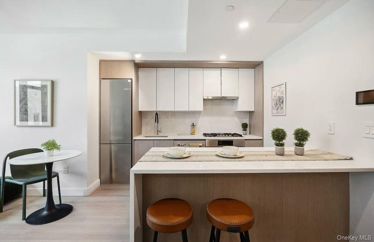 Foto principal - 38-20 Parsons Blvd