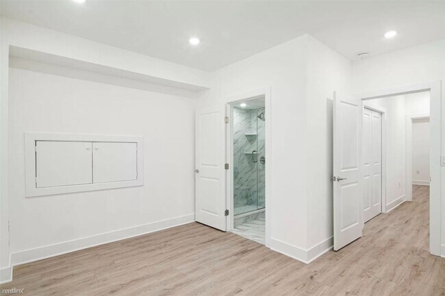Foto del edificio - 3 br, 3 bath Duplex - 407 W Oxford ST Unit 1