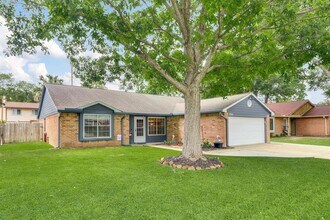 Building Photo - 7310 Echo Pines Dr