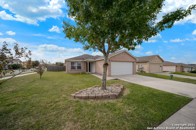 Building Photo - "Charming 3-Bedroom Home with 2 Full Baths...