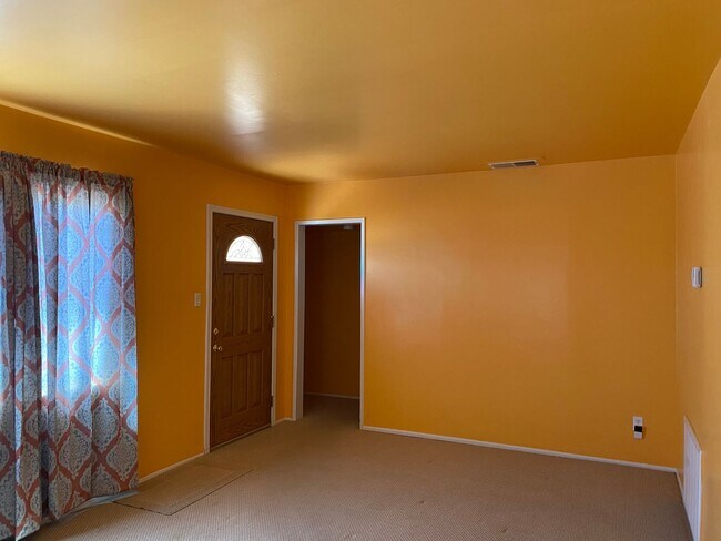 Foto del edificio - Rare 4-Bedroom Single-Story Home in Henderson