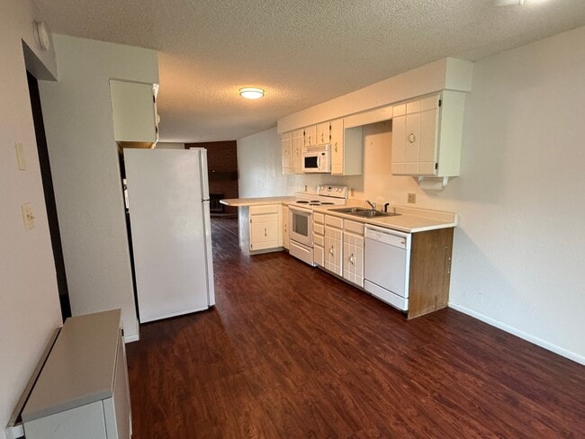 Foto del edificio - 2930 Holly Ave