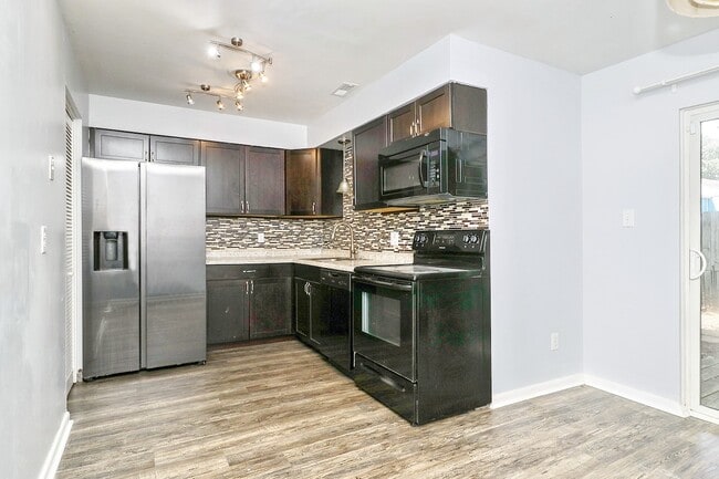 Building Photo - 2140 Kimball Cir