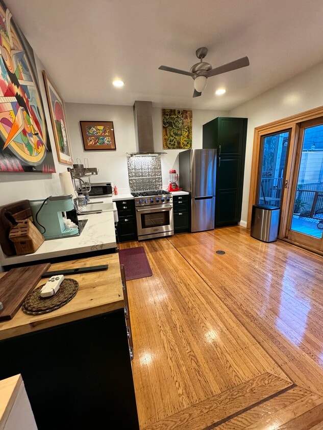 Large kitchen with doors that open to patio deck - 50 Balmy St