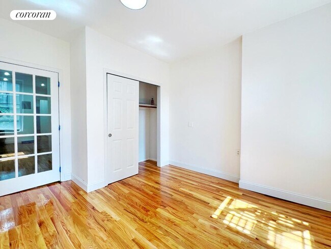 Foto del edificio - 256 12th St